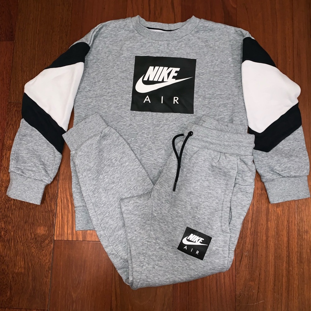 Boys Grey Nike 2 piece sweatsuit
